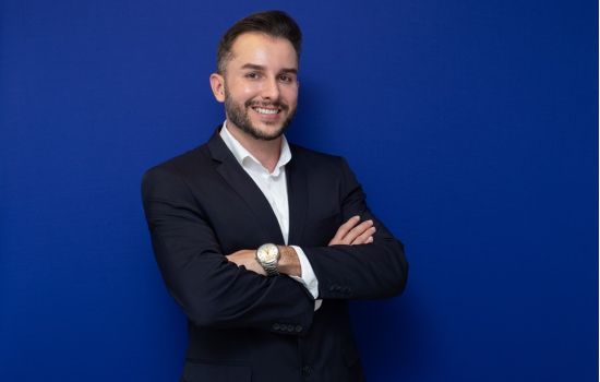 DE MÚLTIPLAS JORNADAS À REFERÊNCIA NA ESTÉTICA AVANÇADA: A TRAJETÓRIA DO DR. PEDRO SOUSA